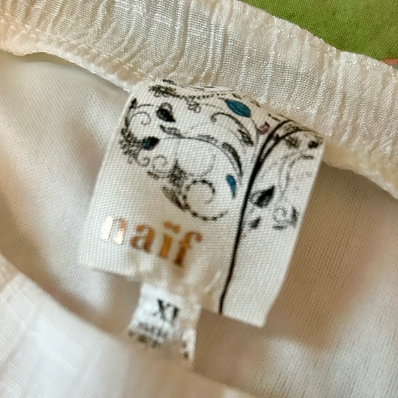 NAÏF. XL. Flowy White Knee Length Dress. Short Sleeves. Wooden Buttons. Graceful - Picture 7 of 8